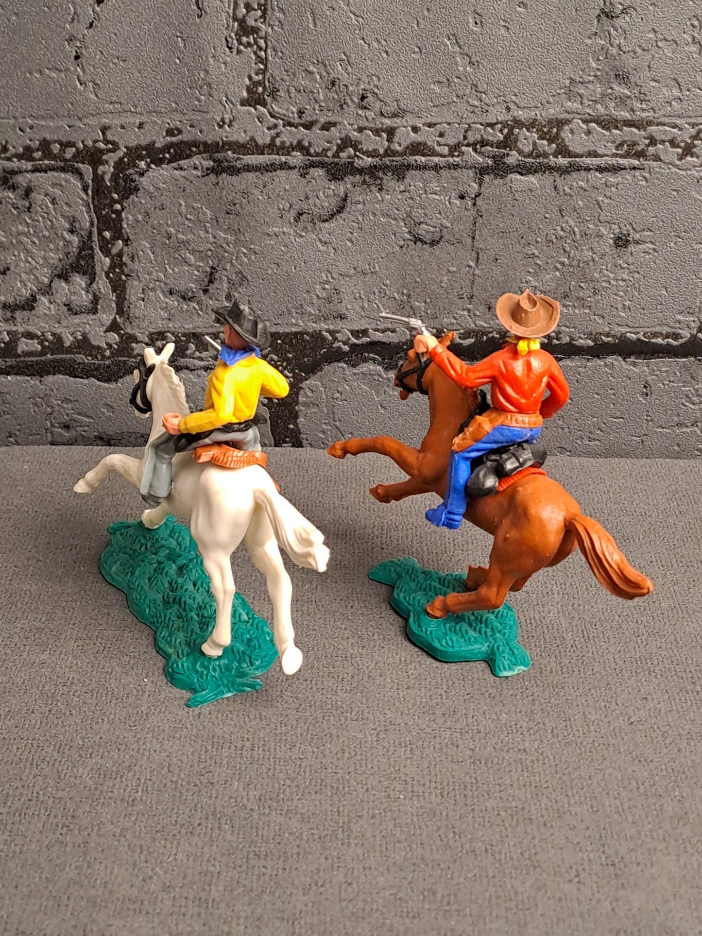 Timpo Toys Cowboys on Horses x2 / Timpo Toys Cowboys på Heste x2