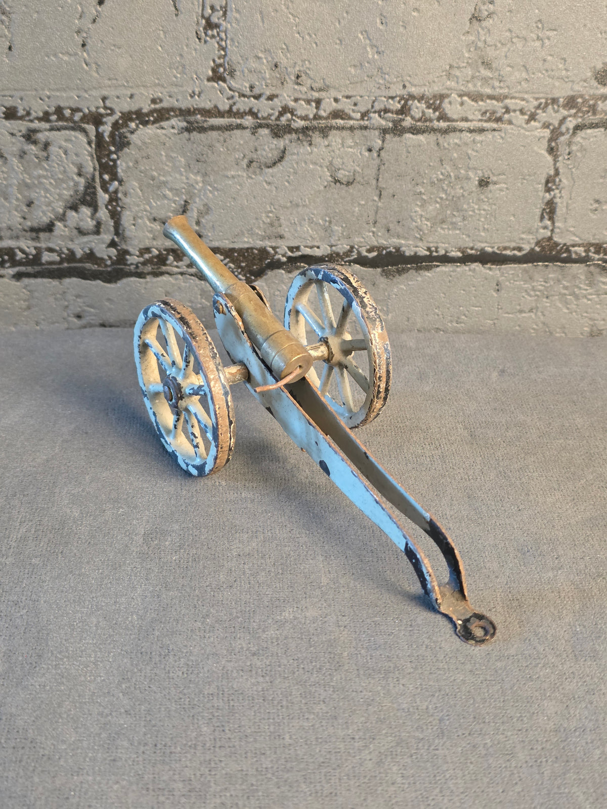 Antique cannon. 16 cm.