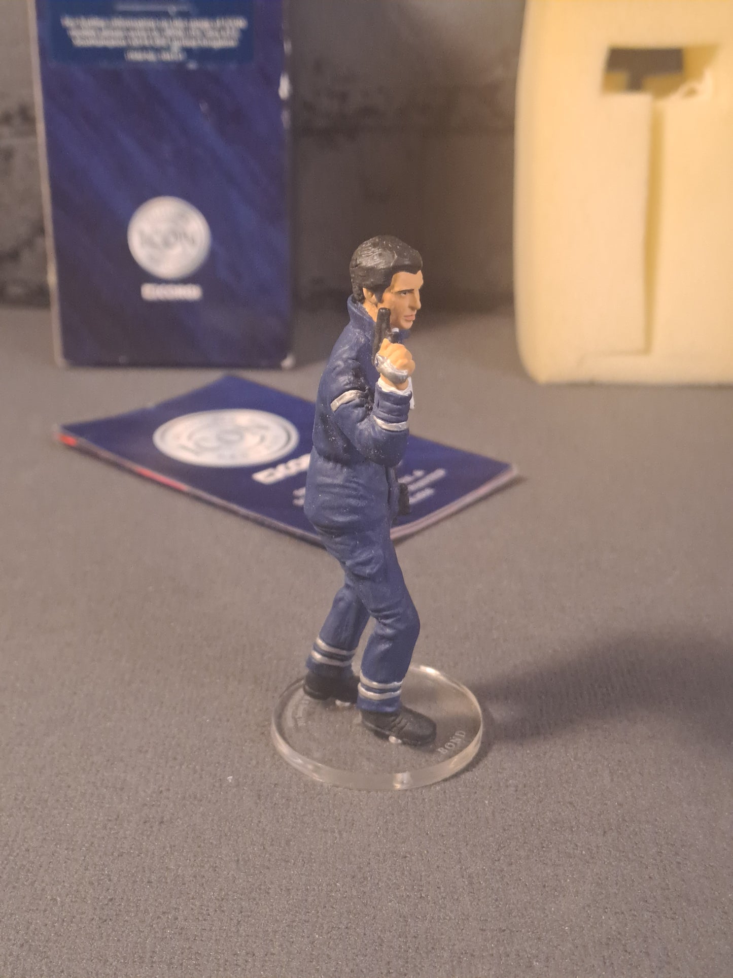 James Bond 007 Pierce Borsnan The World is Not Enough Figure Corgi Icon 1999